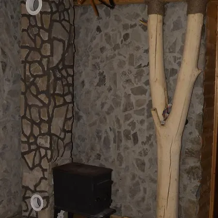 Chata Glybokyy Potik Orjavčyk